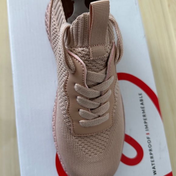 Blondo Women's Shara Waterproof Blush Sneaker Size 5.5 - Picture 6 of 9